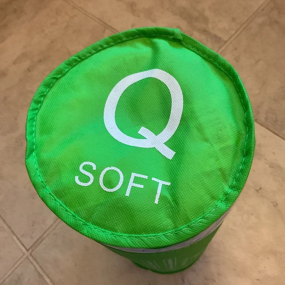 Cool Bamboo Memory Foam Queen Pillow with green cover. 18 x 26 NWT